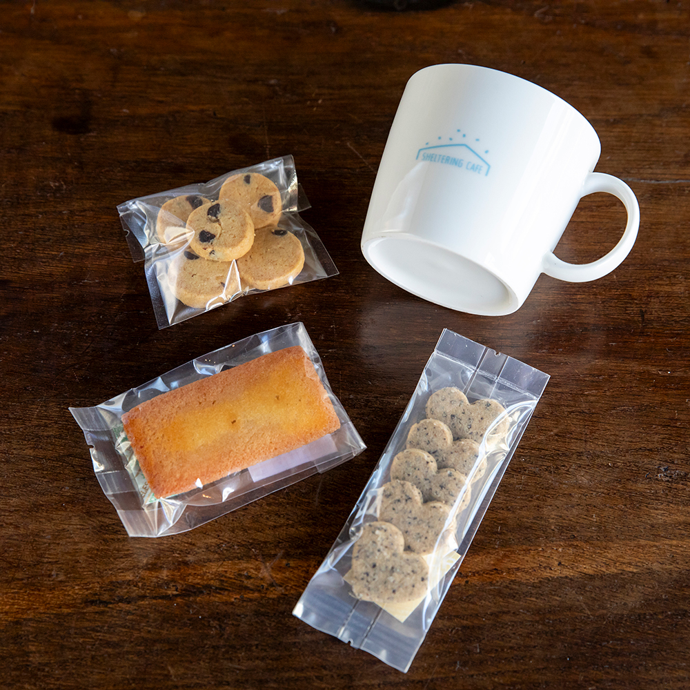 SHELTERING CAFE Baked sweets & original mug set