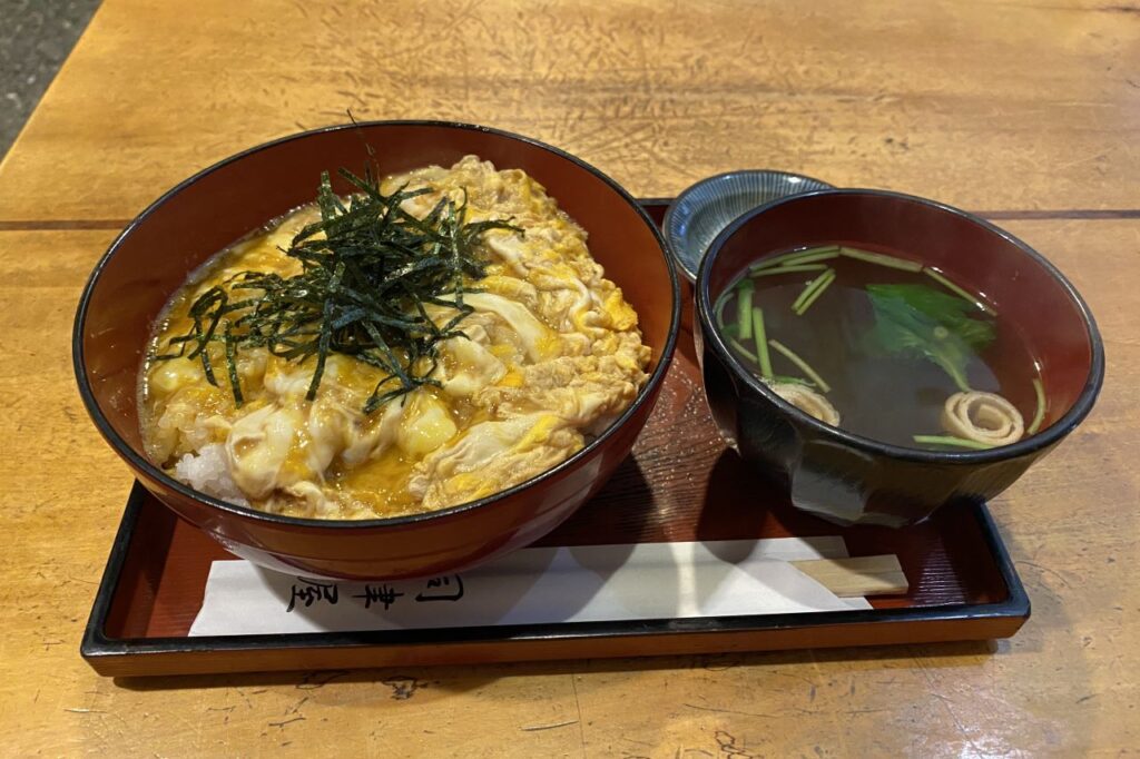 Soba-Dokoro Tsukatsuya Tamago-don: 900 yen