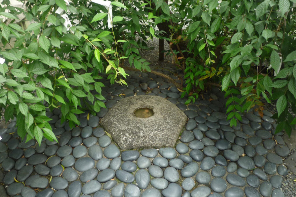 Rokkakudo Navel Stone