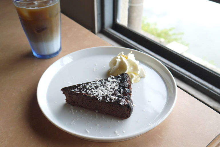 THE SMILE CHOCOLATE Cafe & Chocolate Blue Cheesecake