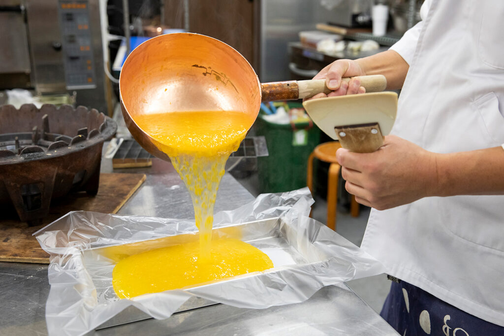 Wagashi-Ikeda: The scene of making crap.