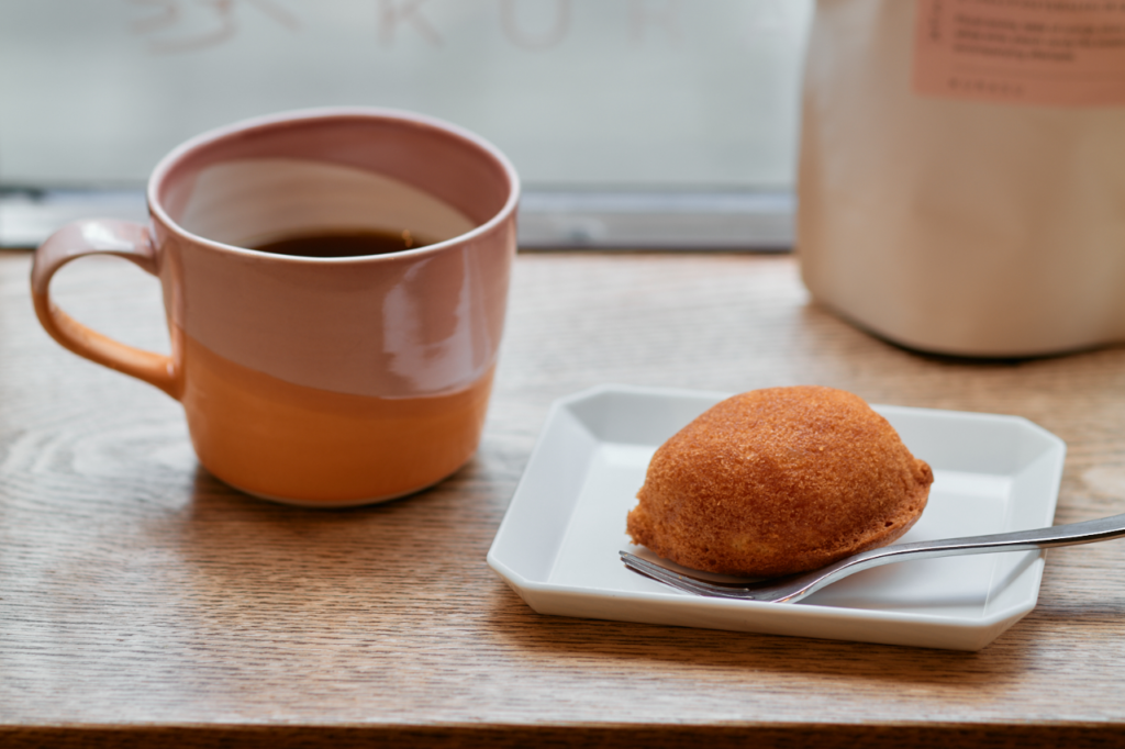 Coffee and lemon cake at Kurasu Kyoto Stand