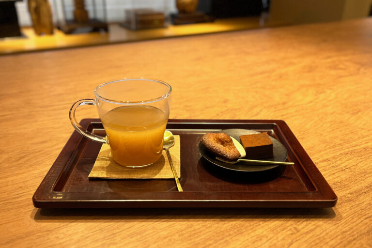 山田松香木店 薬種カフェ